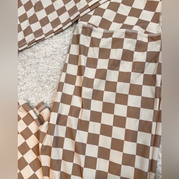 Pink lily 2 piece workout set - Picture 8 of 9